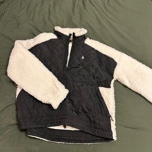 women’s S volcom pullover